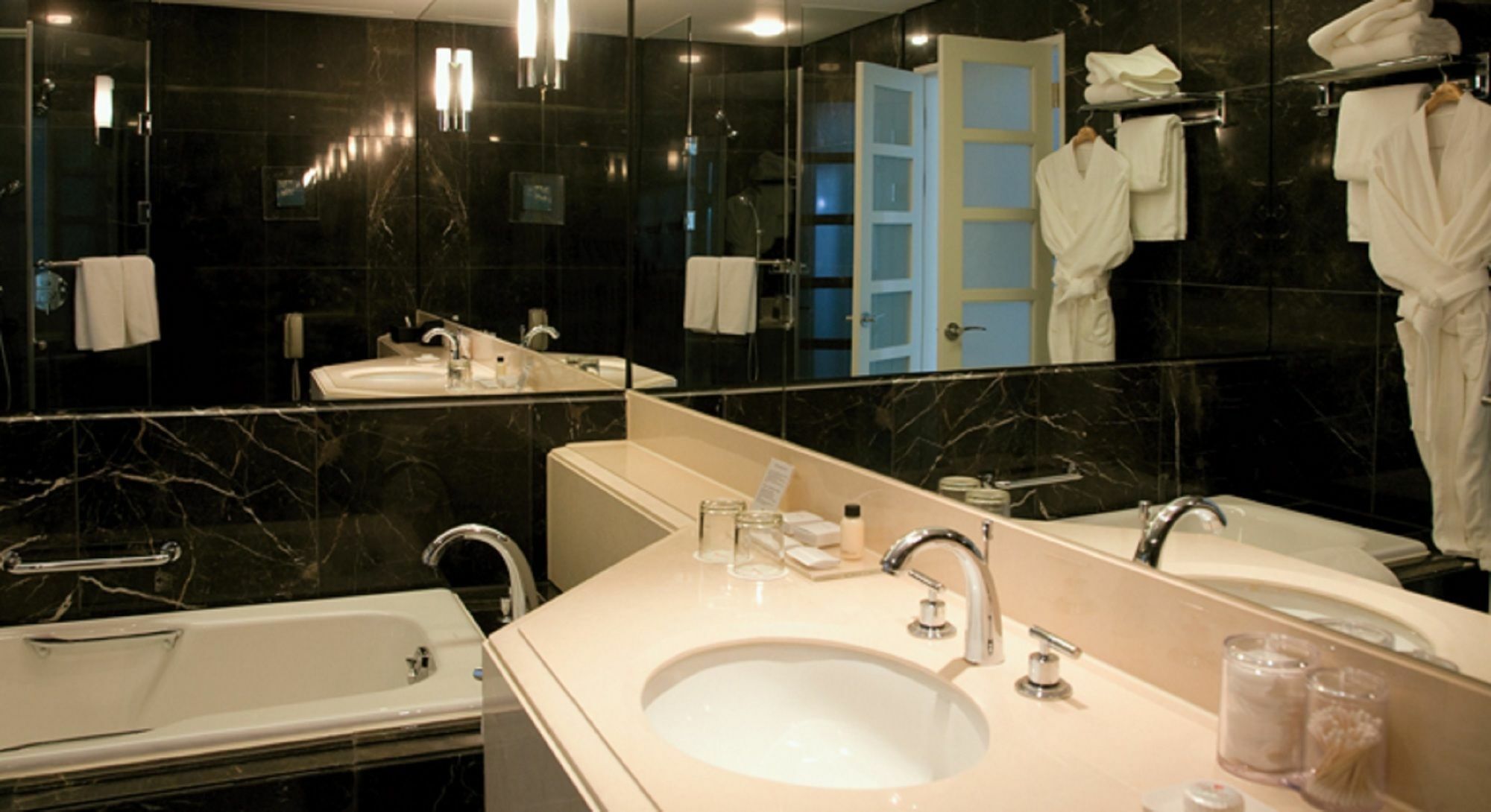 Ramada Plaza By Wyndham Gwangju Hotel Gwangju Metropolitan City Eksteriør billede